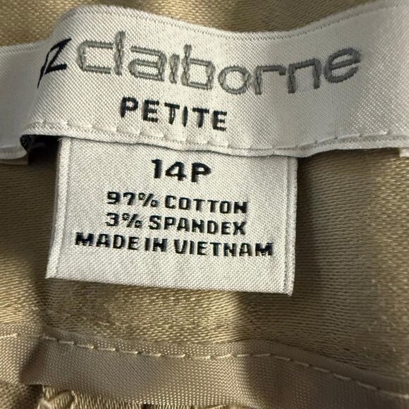 14P Liz Claiborne cropped beige chinos. Brand new. - Picture 4 of 4